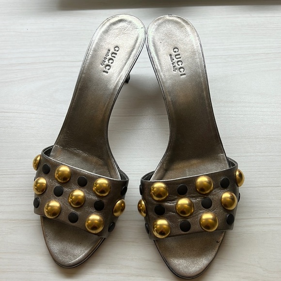 Gucci Bronze Metallic Grey/Gold Dots 2.5” Heel Sandals Sz 37.5 Pre-Loved - Picture 1 of 8